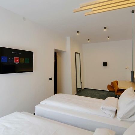 Kleines Hotel Sibiu Esterno foto