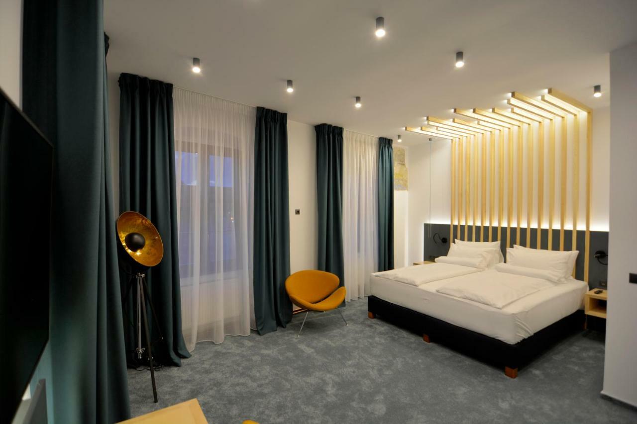 Kleines Hotel Sibiu Esterno foto