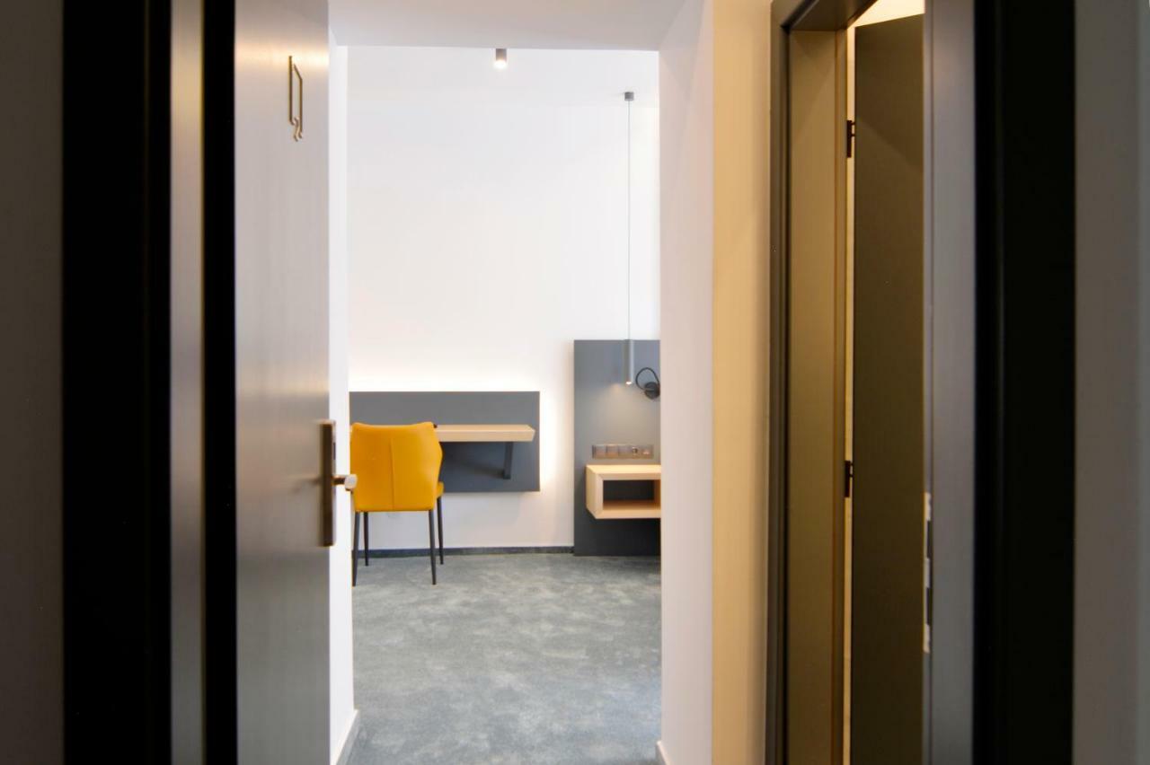 Kleines Hotel Sibiu Esterno foto