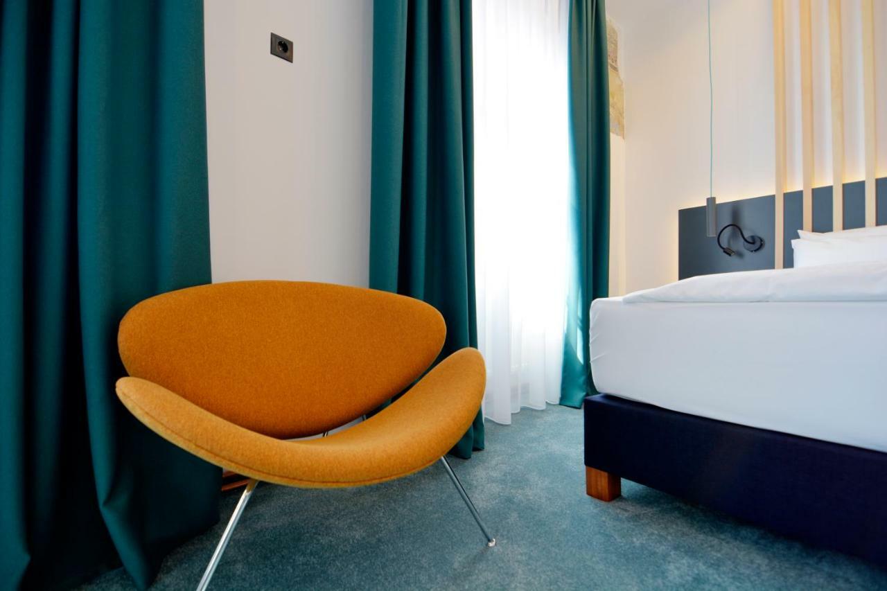 Kleines Hotel Sibiu Esterno foto