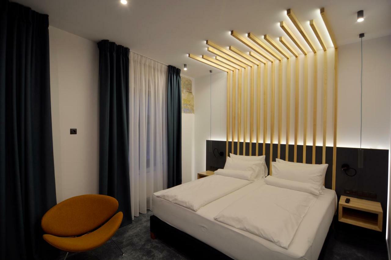 Kleines Hotel Sibiu Esterno foto