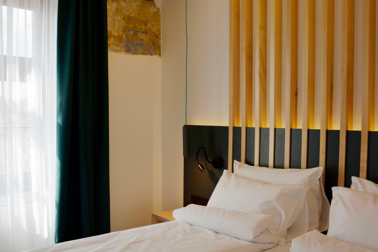Kleines Hotel Sibiu Esterno foto