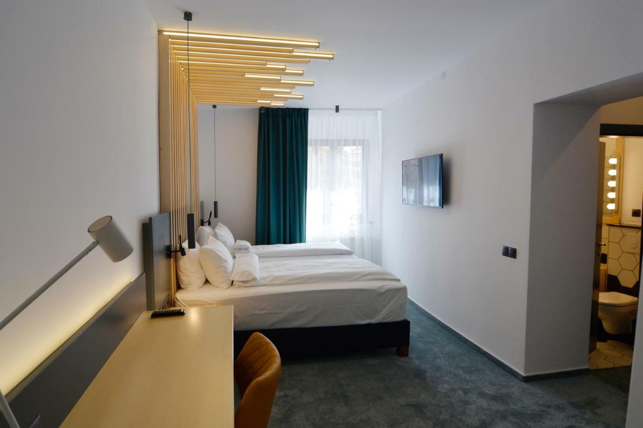 Kleines Hotel Sibiu Esterno foto