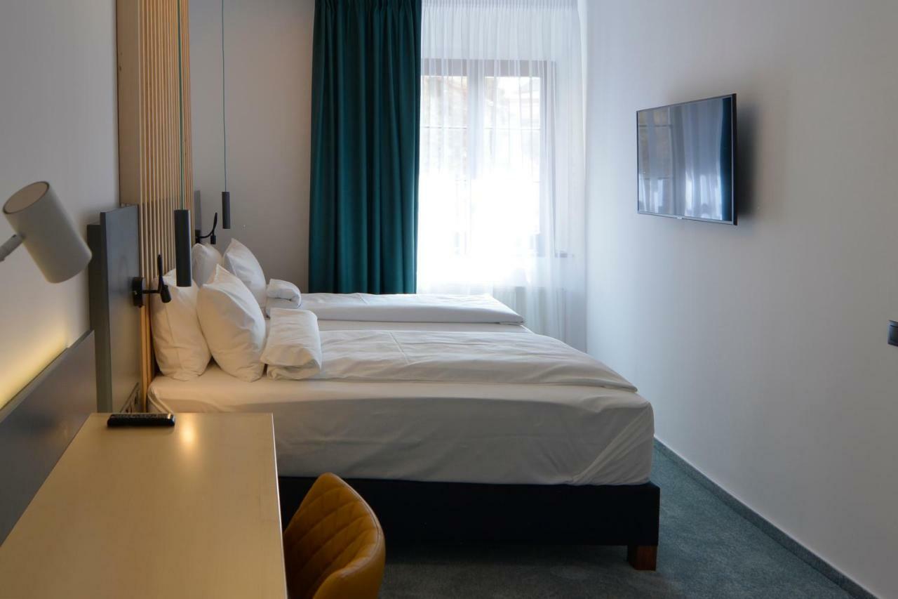 Kleines Hotel Sibiu Esterno foto