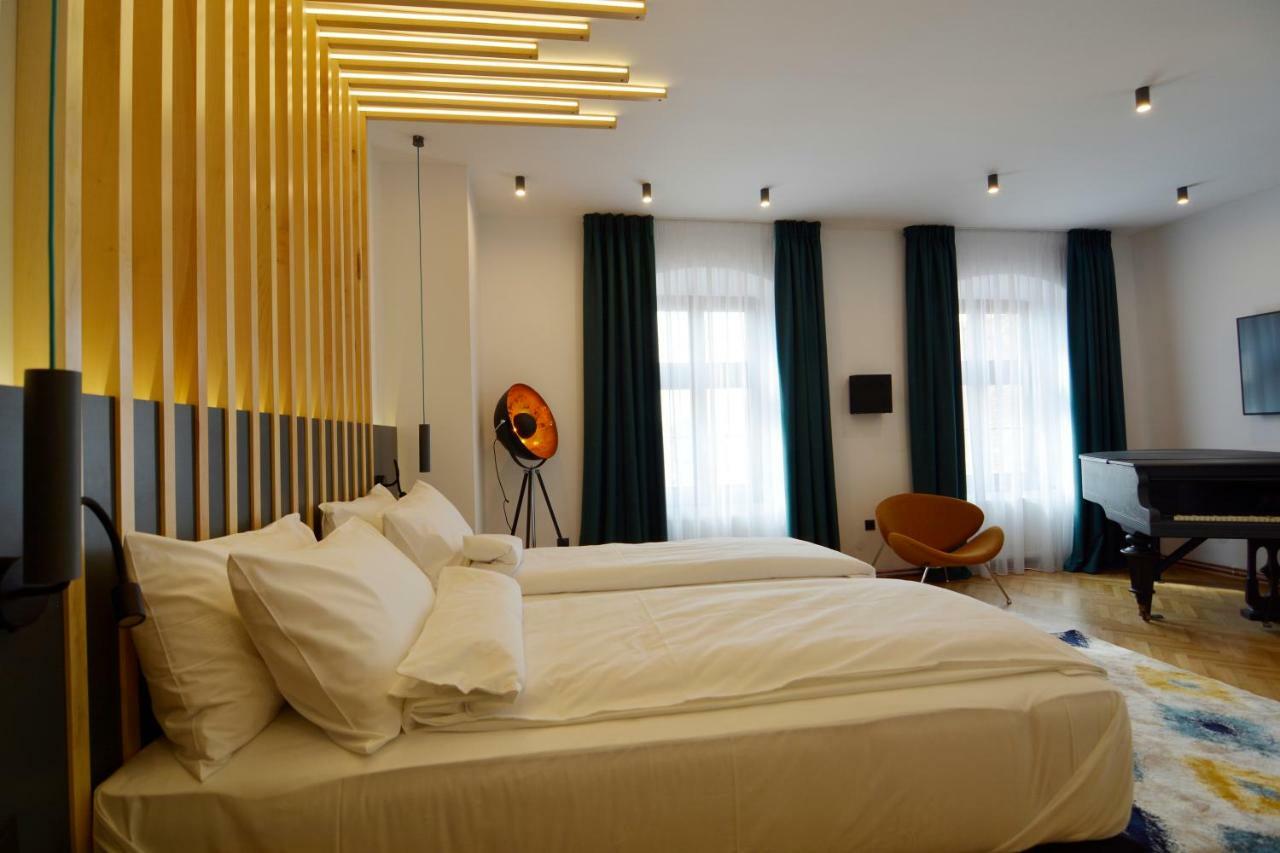 Kleines Hotel Sibiu Esterno foto