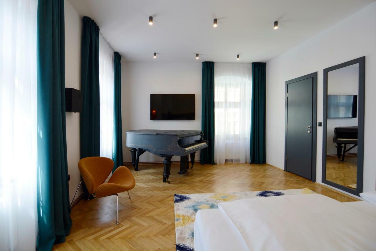 Kleines Hotel Sibiu Esterno foto