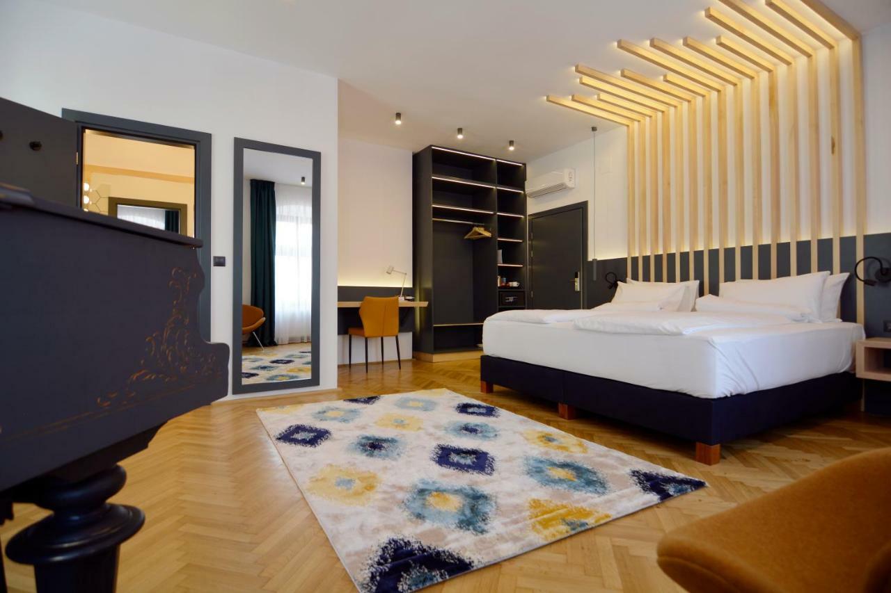 Kleines Hotel Sibiu Esterno foto