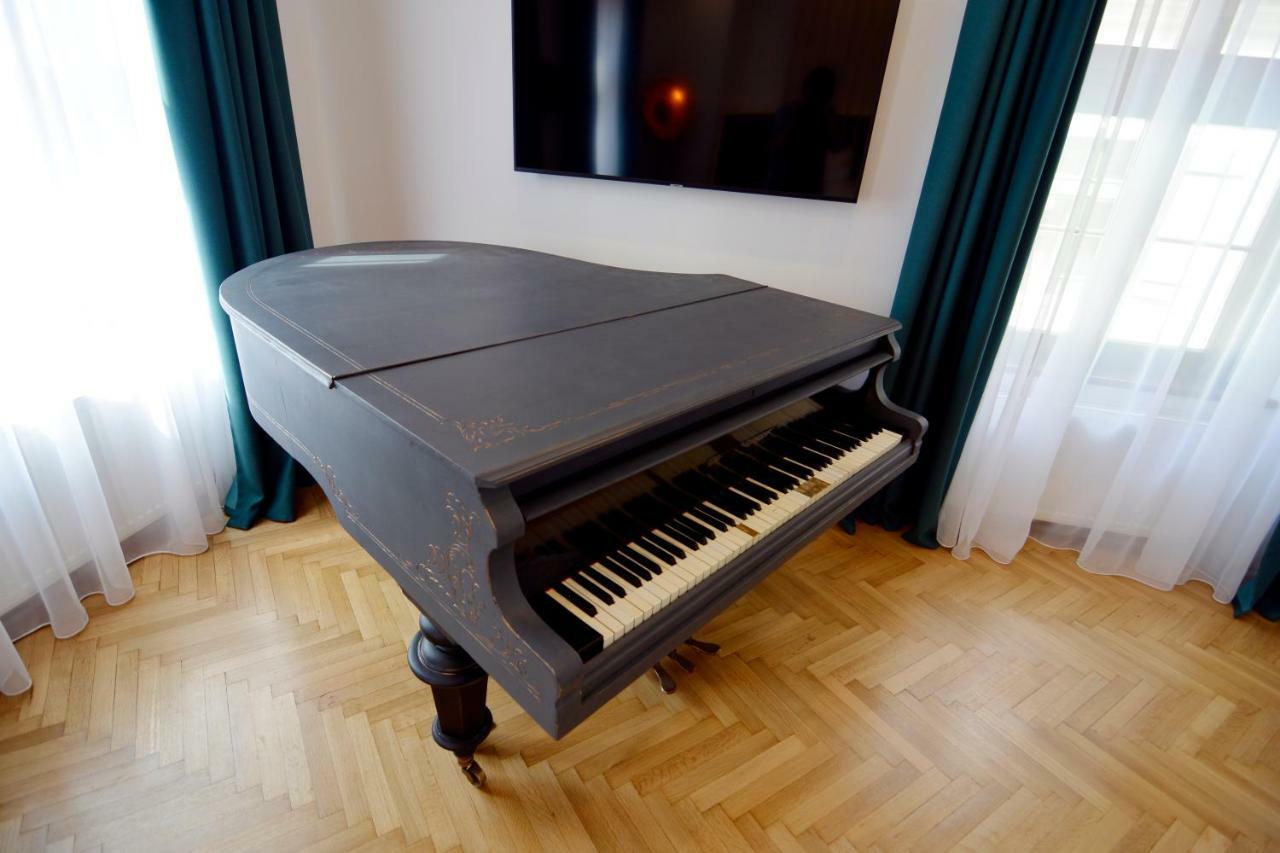 Kleines Hotel Sibiu Esterno foto