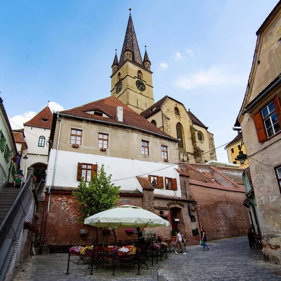 Kleines Hotel Sibiu Esterno foto