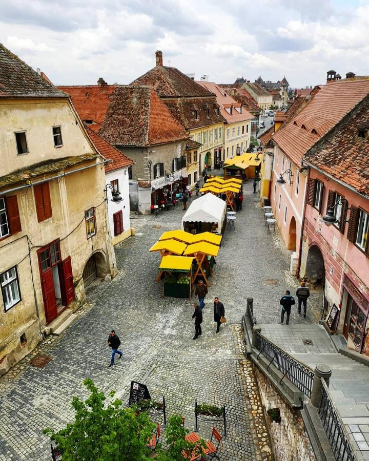 Kleines Hotel Sibiu Esterno foto